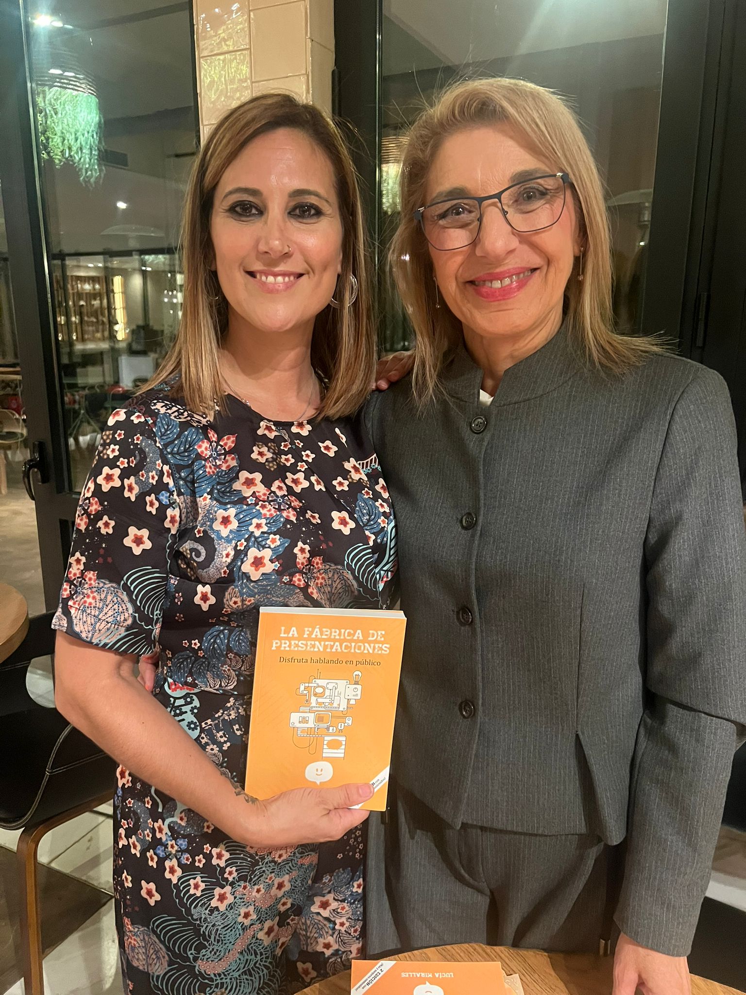 Lucía con Miriam